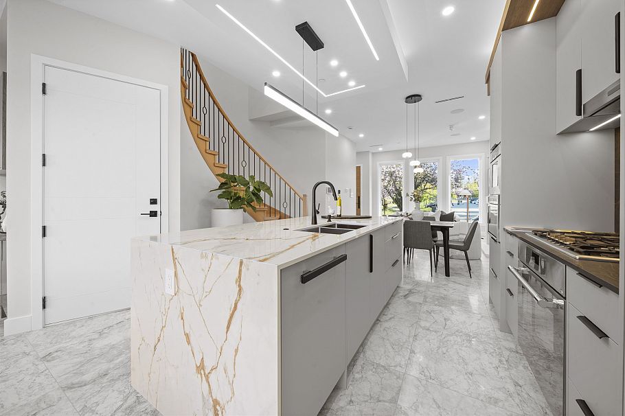 2455 W 10th Avenue Vancouver, BC - 13