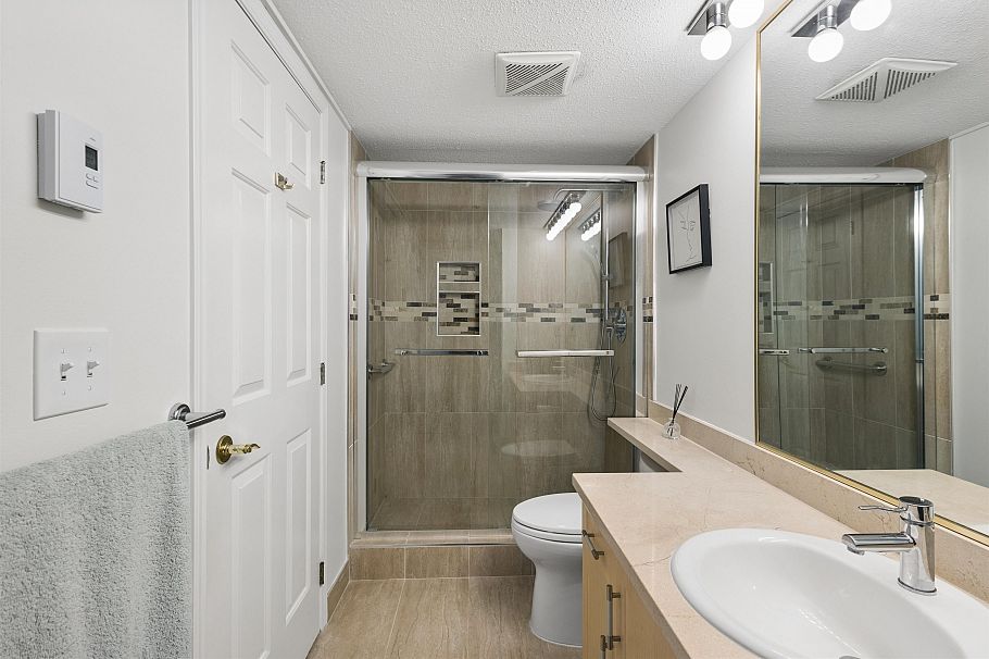 305 980 W 21st Avenue Vancouver, BC - 21
