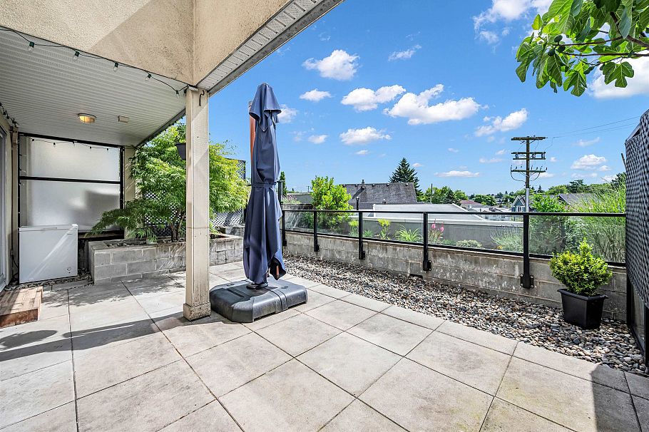 211 4338 Commercial Street Vancouver, BC - 9