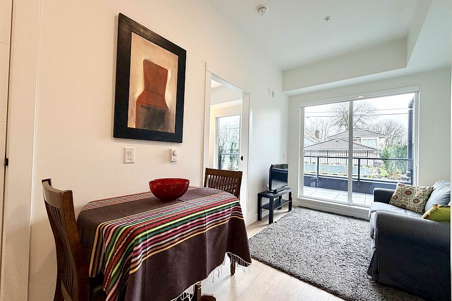 105 2268 E Broadway Vancouver, BC - 4