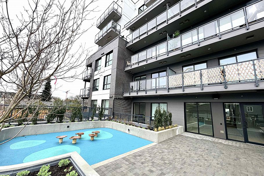 105 2268 E Broadway Vancouver, BC - 18