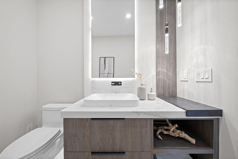 2455 W 10th Avenue Vancouver, BC - 15
