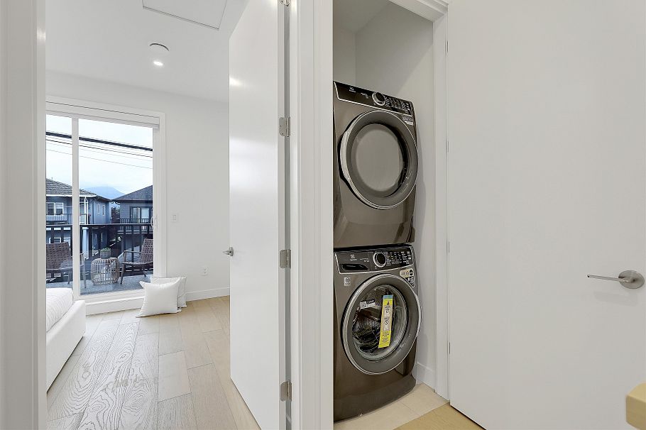 1 3183 Graveley Street Vancouver, BC - 20