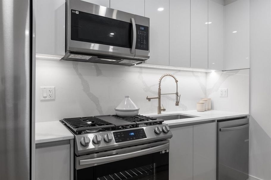 2881 E Georgia Street Vancouver, BC - 12