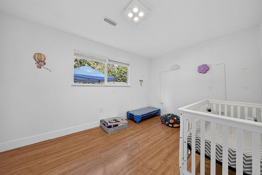 2322 Kirkstone Road North Vancouver, BC - 32