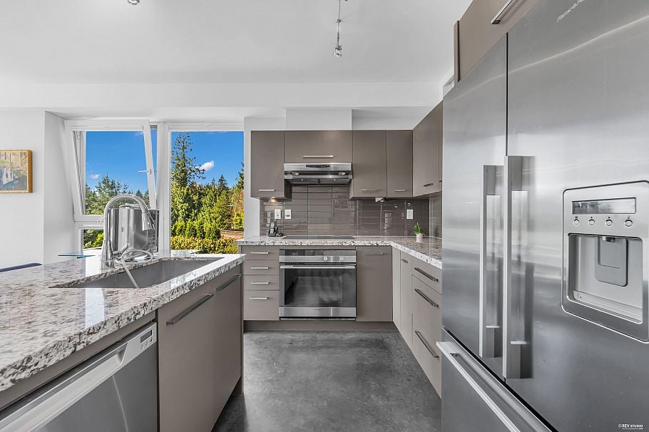 201 650 Evergreen Place North Vancouver, BC - 3