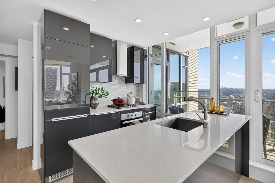 4006 1283 Howe Street Vancouver, BC - 2