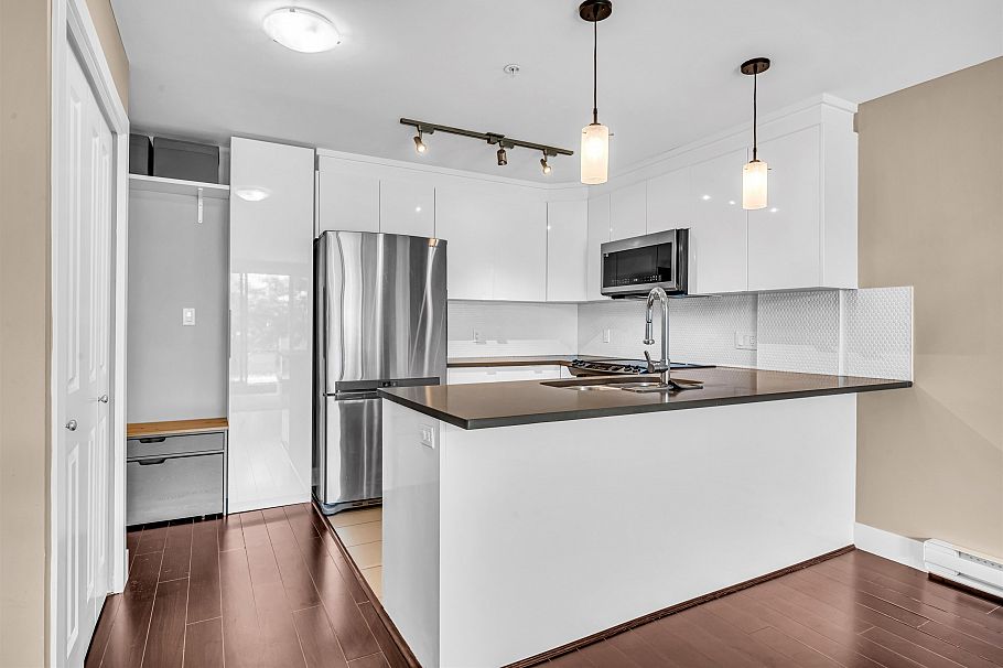 211 4338 Commercial Street Vancouver, BC - 15