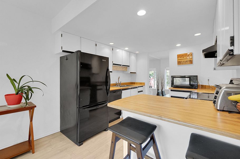 108 216 E 6th Street North Vancouver, BC - 13