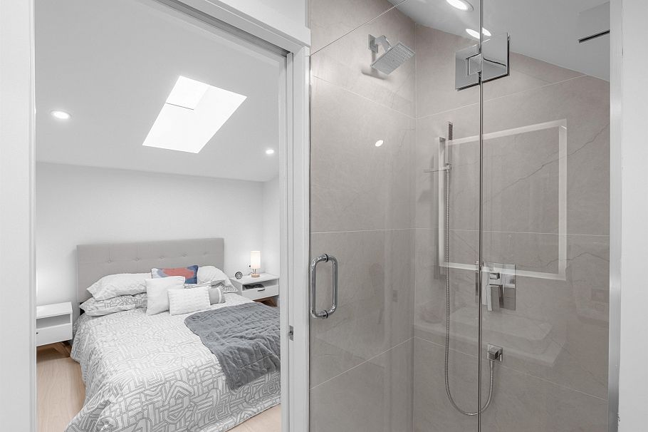 A 3672 W 1st Avenue Vancouver, BC - 13