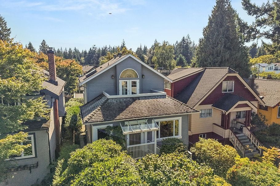 4468 W 14th Avenue Vancouver, BC - 1