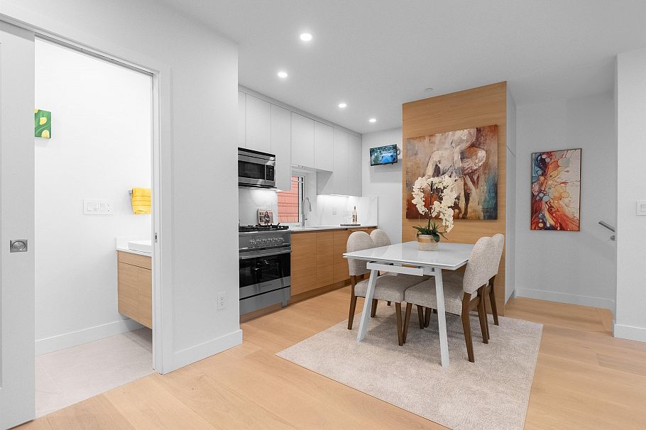 A 3672 W 1st Avenue Vancouver, BC - 10