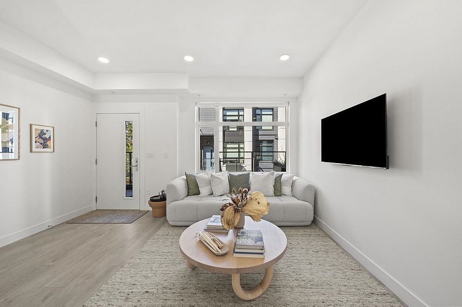 225 1010 W 47th Avenue Vancouver, BC - 2
