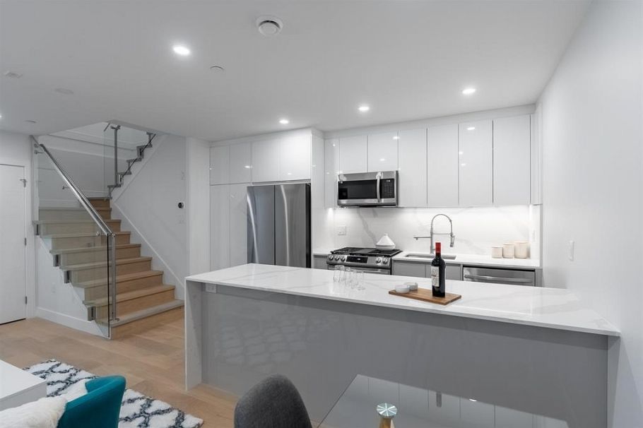 2881 E Georgia Street Vancouver, BC - 2