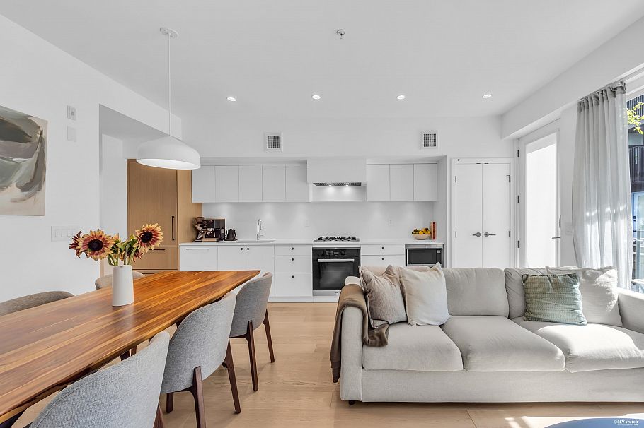66 W King Edward Avenue Vancouver, BC - 2