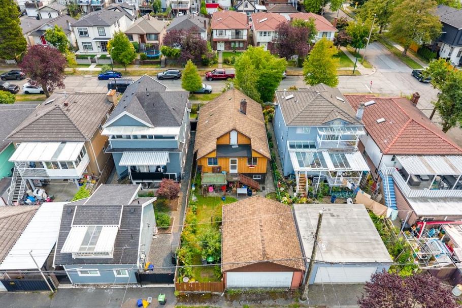 3017 E 17th Avenue Vancouver, BC - 35