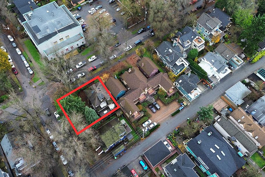 174 W 11th Avenue Vancouver, BC - 3