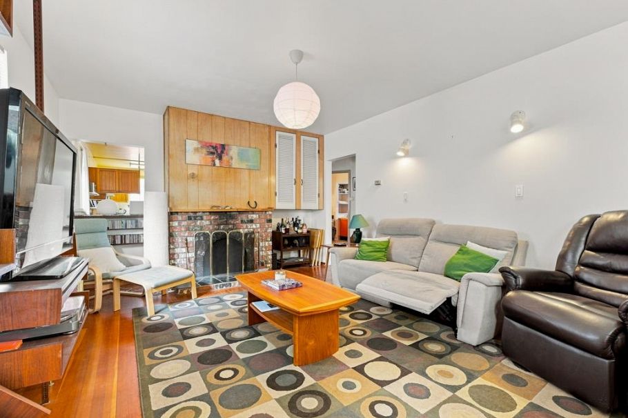 3017 E 17th Avenue Vancouver, BC - 5