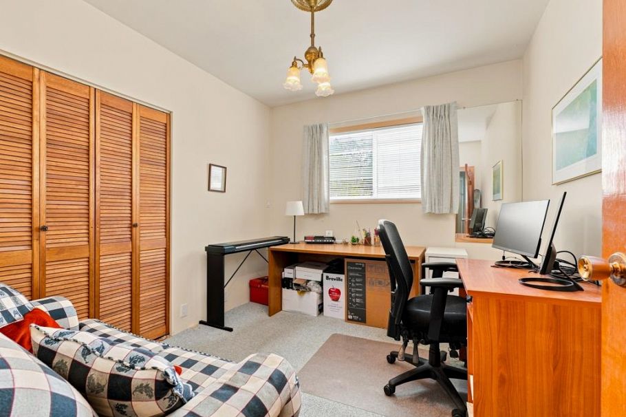 3017 E 17th Avenue Vancouver, BC - 18