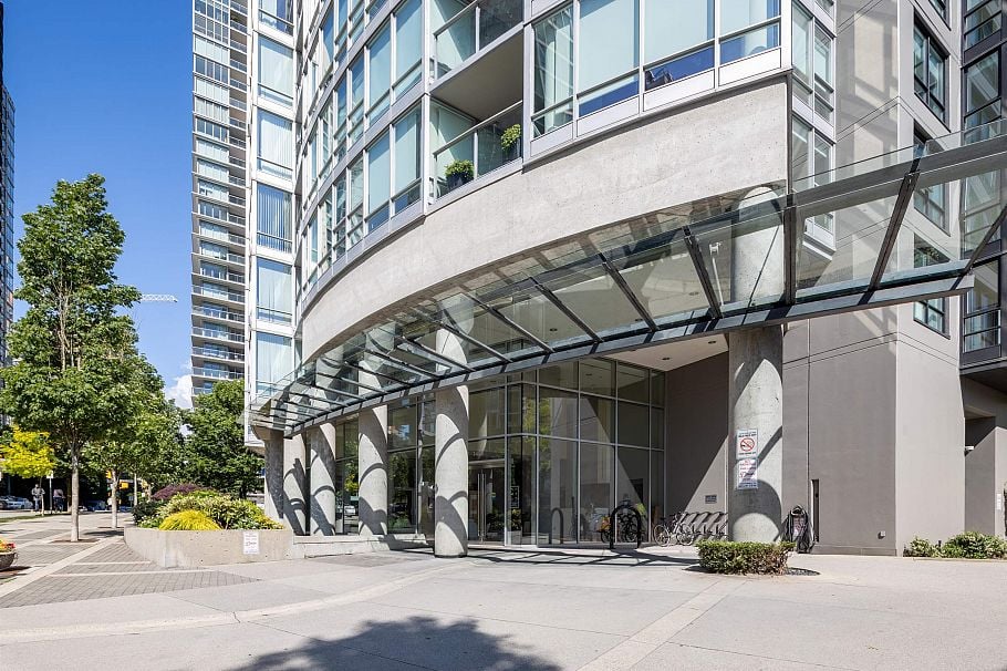 3601 1438 Richards Street Vancouver, BC - 2