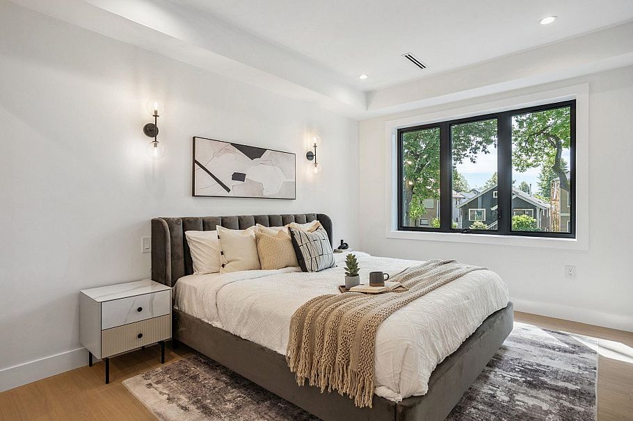 2307 E 3rd Avenue Vancouver, BC - 22