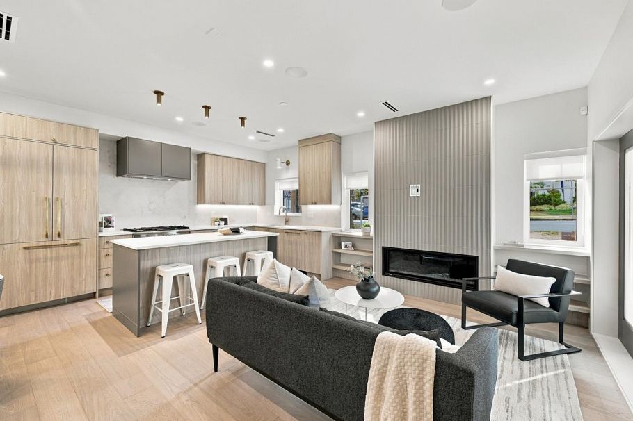 3206 E Georgia Street Vancouver, BC - 3