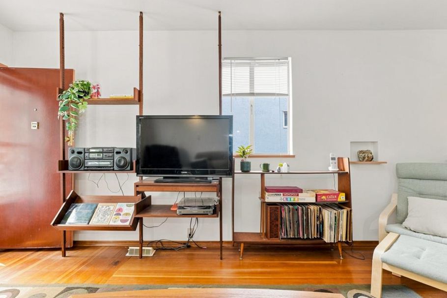 3017 E 17th Avenue Vancouver, BC - 4