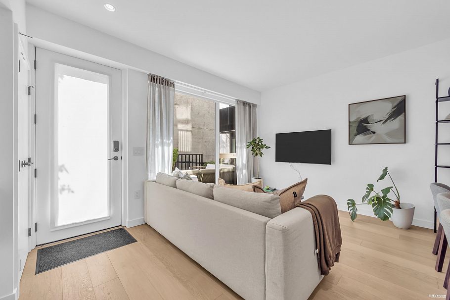 66 W King Edward Avenue Vancouver, BC - 11