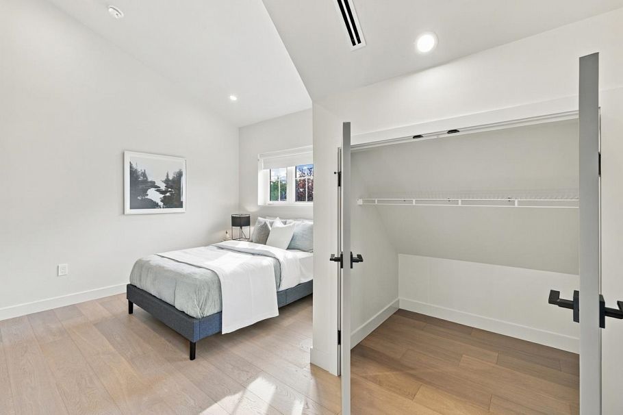 3206 E Georgia Street Vancouver, BC - 26