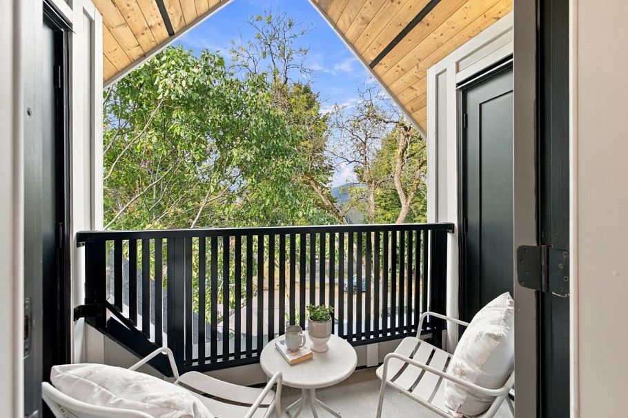 3206 E Georgia Street Vancouver, BC - 27