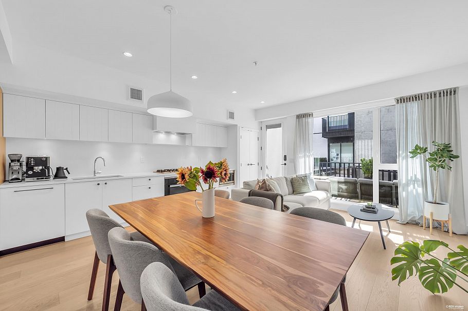 66 W King Edward Avenue Vancouver, BC - 1