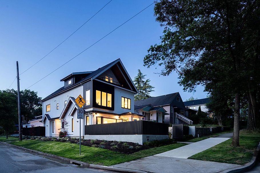 2307 E 3rd Avenue Vancouver, BC - 1