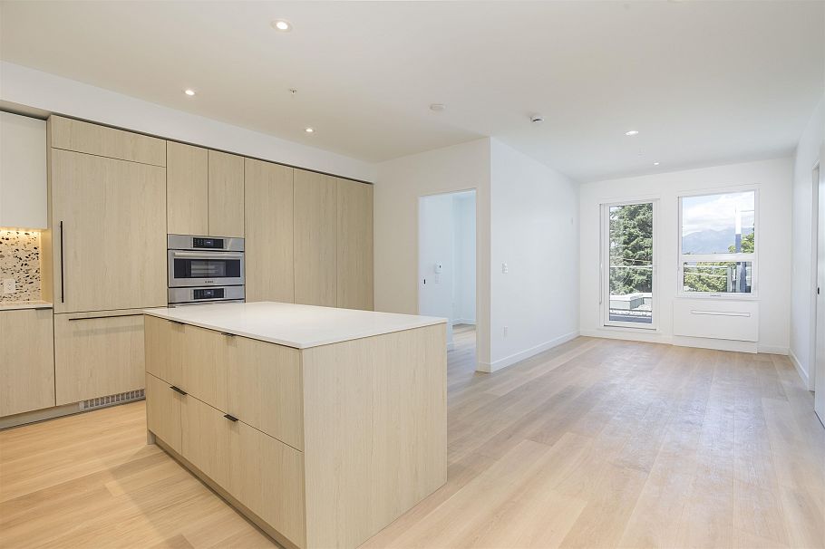 PH517 2471 St. George Street Vancouver, BC - 2