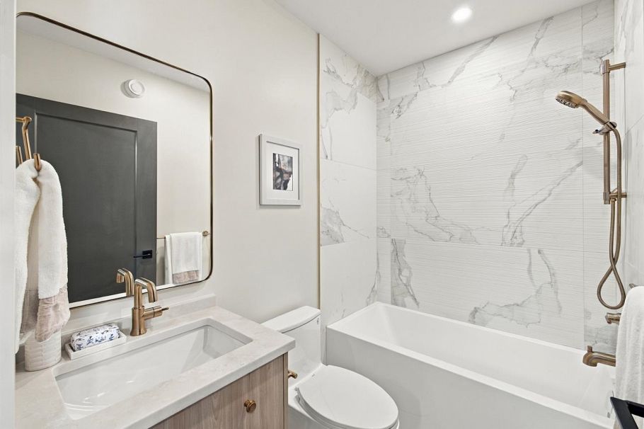 3206 E Georgia Street Vancouver, BC - 22