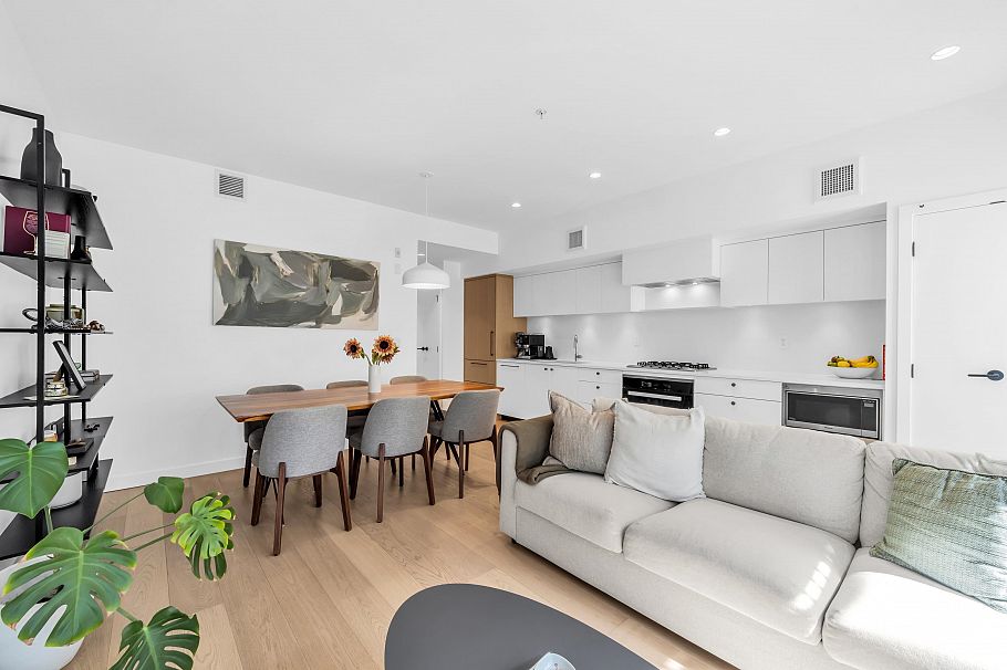 66 W King Edward Avenue Vancouver, BC - 4