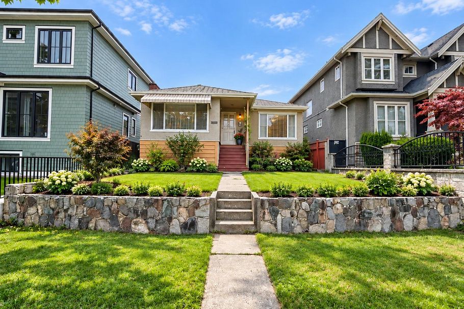 1621 E 58th Avenue Vancouver, BC - 2