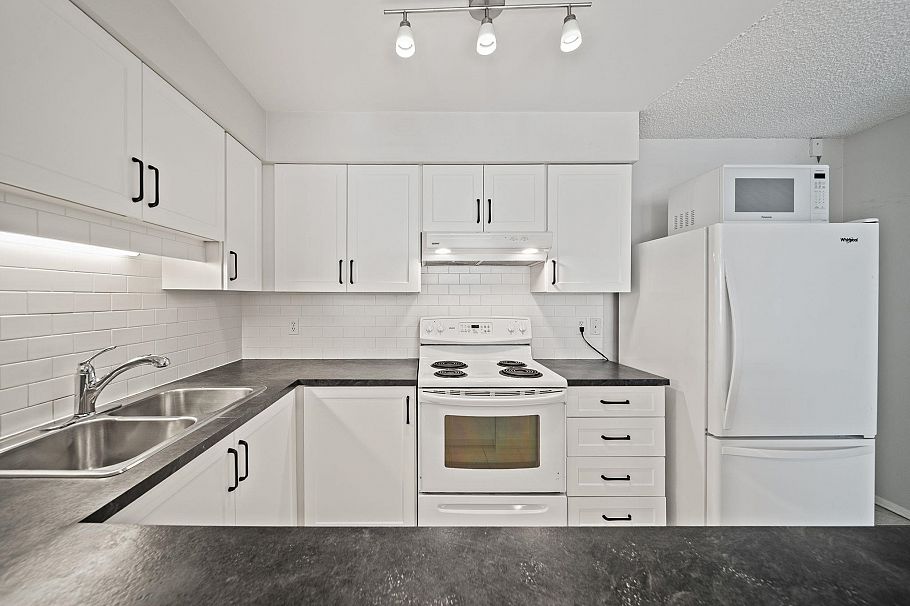 202 1845 W 7th Avenue Vancouver, BC - 7