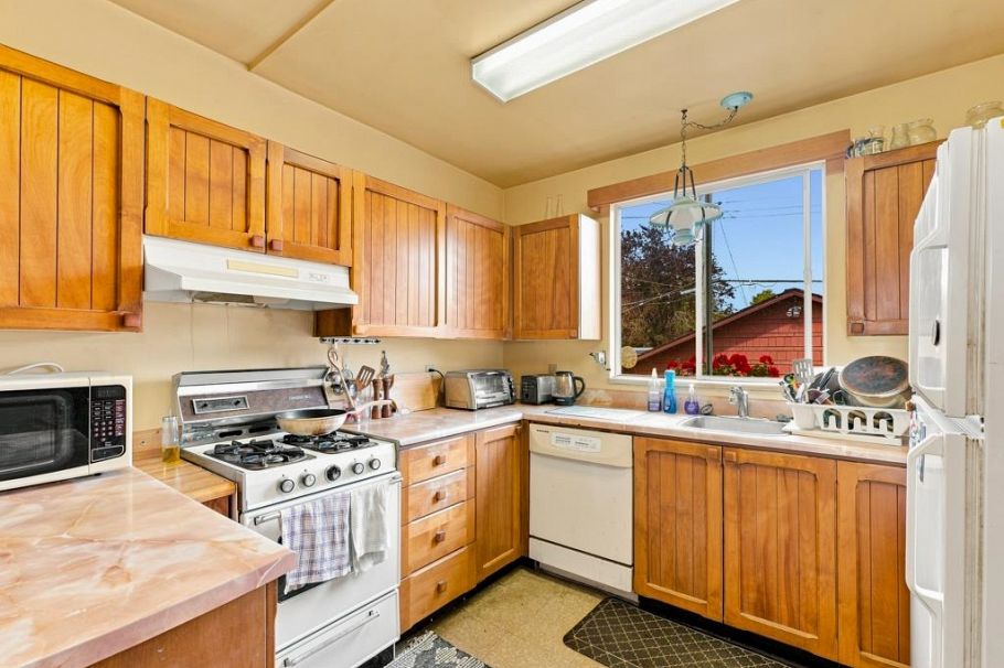 3017 E 17th Avenue Vancouver, BC - 9