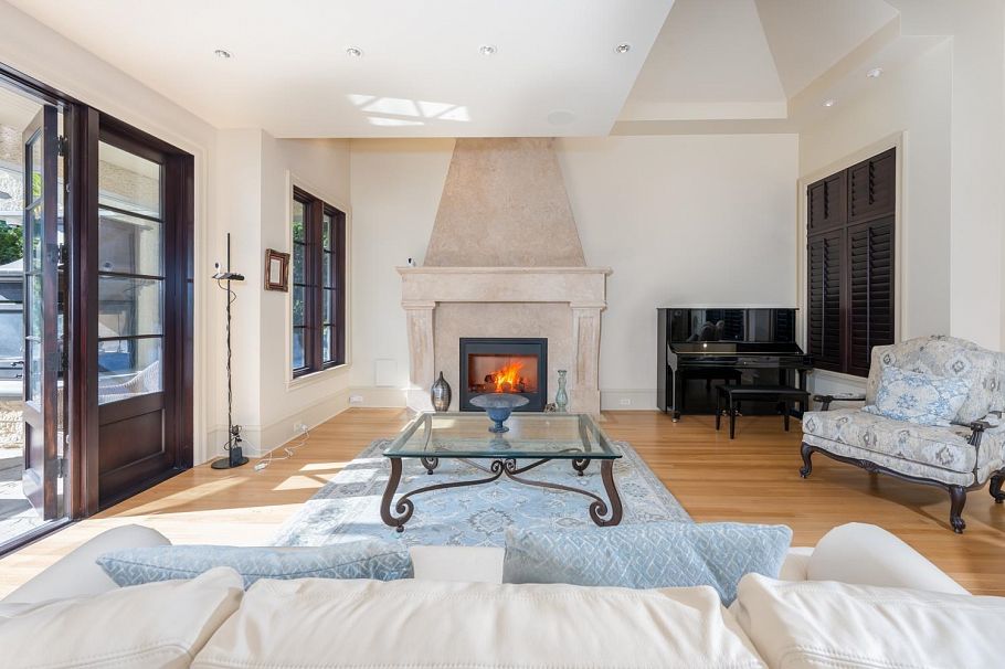 1198 W 55th Avenue Vancouver, BC - 2