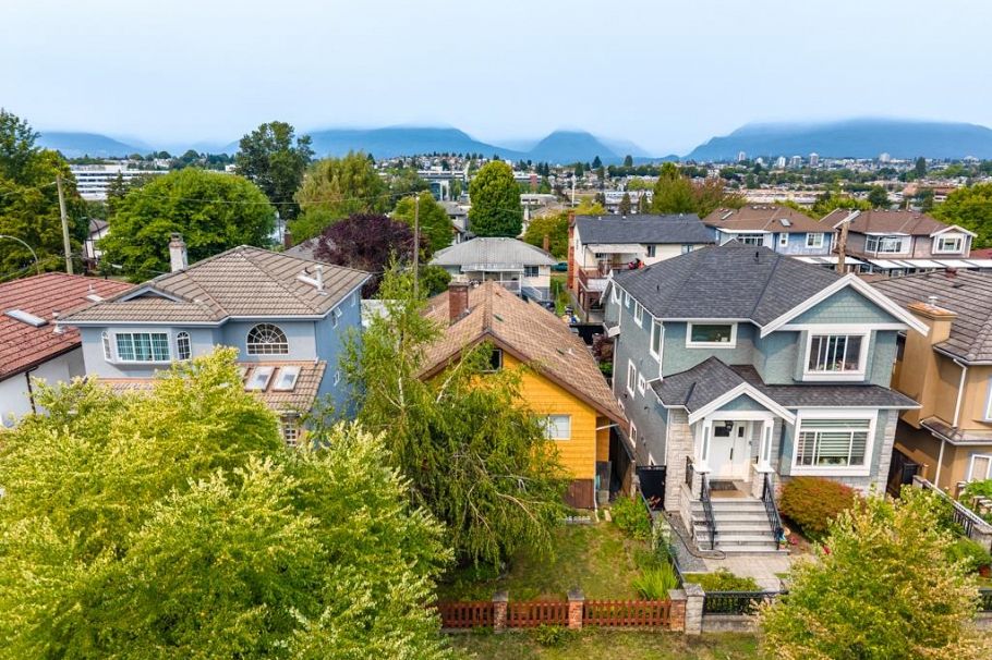 3017 E 17th Avenue Vancouver, BC - 33