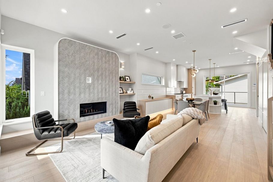 3549 W 38th Avenue Vancouver, BC - 4