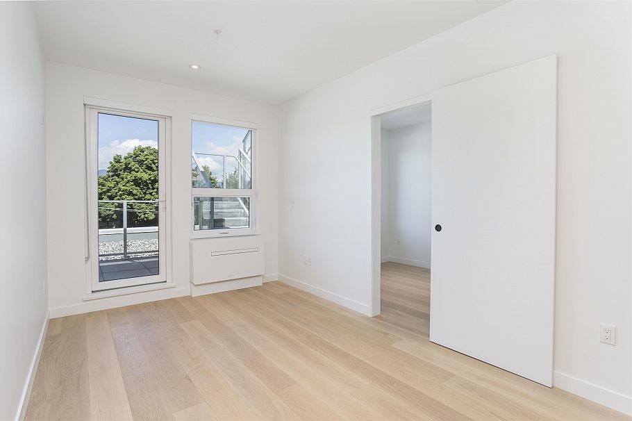 PH517 2471 St. George Street Vancouver, BC - 9