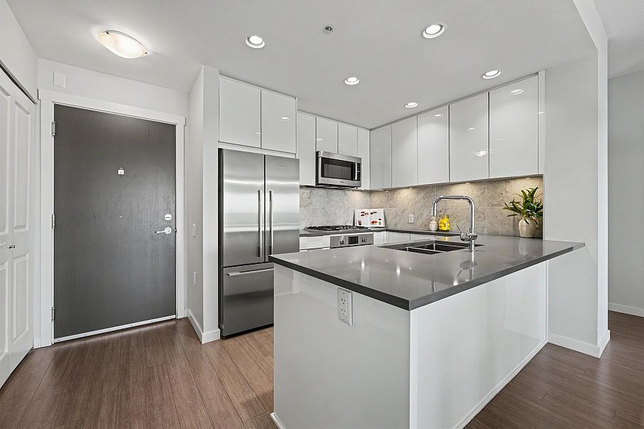 604 3289 Riverwalk Avenue Vancouver, BC - 2