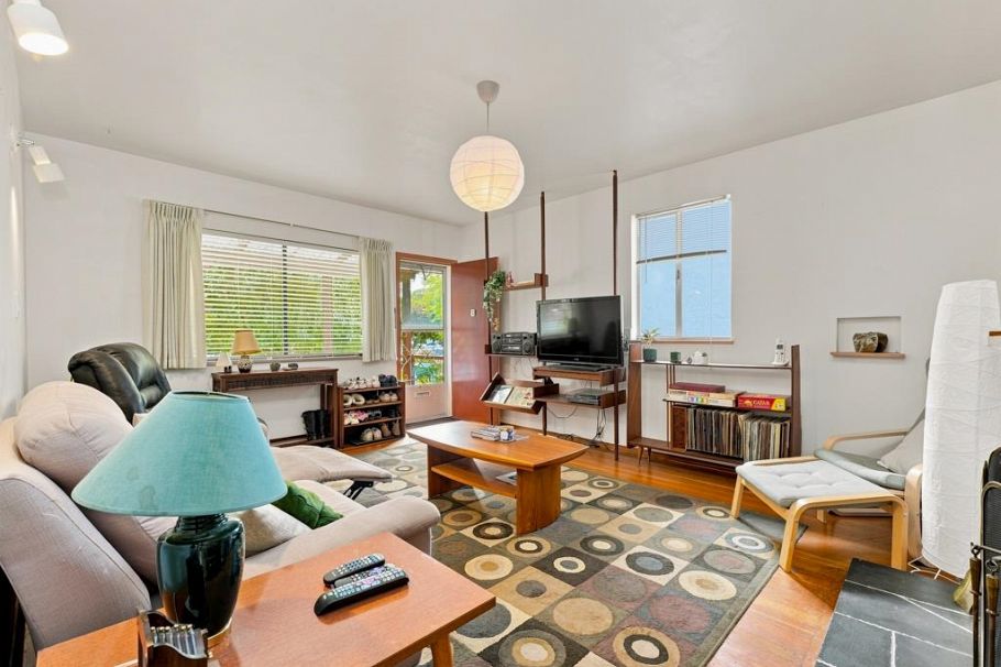 3017 E 17th Avenue Vancouver, BC - 3