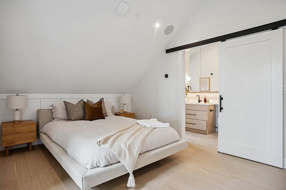 2307 E 3rd Avenue Vancouver, BC - 25