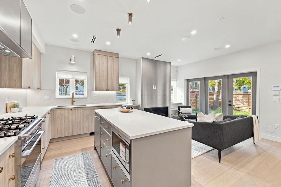 3206 E Georgia Street Vancouver, BC - 12