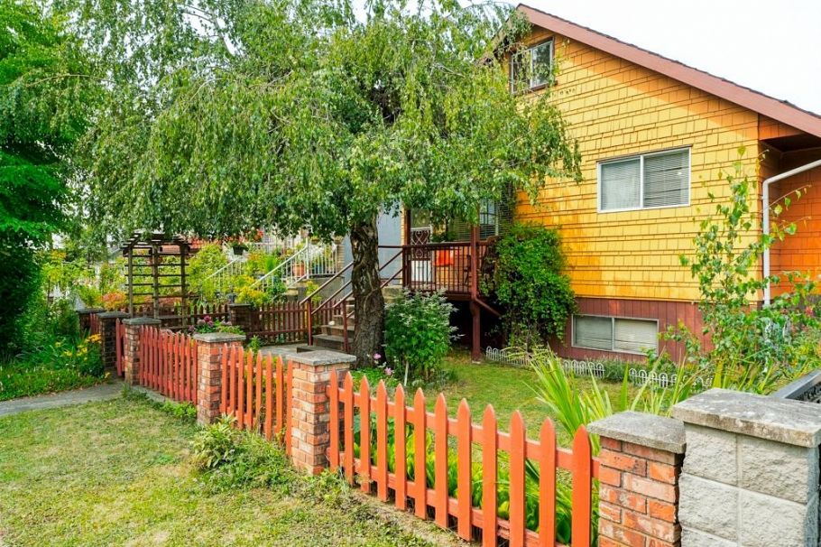 3017 E 17th Avenue Vancouver, BC - 1