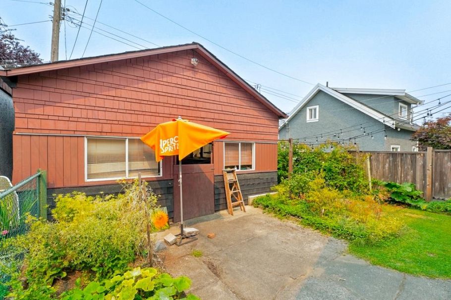 3017 E 17th Avenue Vancouver, BC - 31