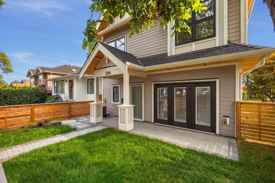 3206 E Georgia Street Vancouver, BC - 2