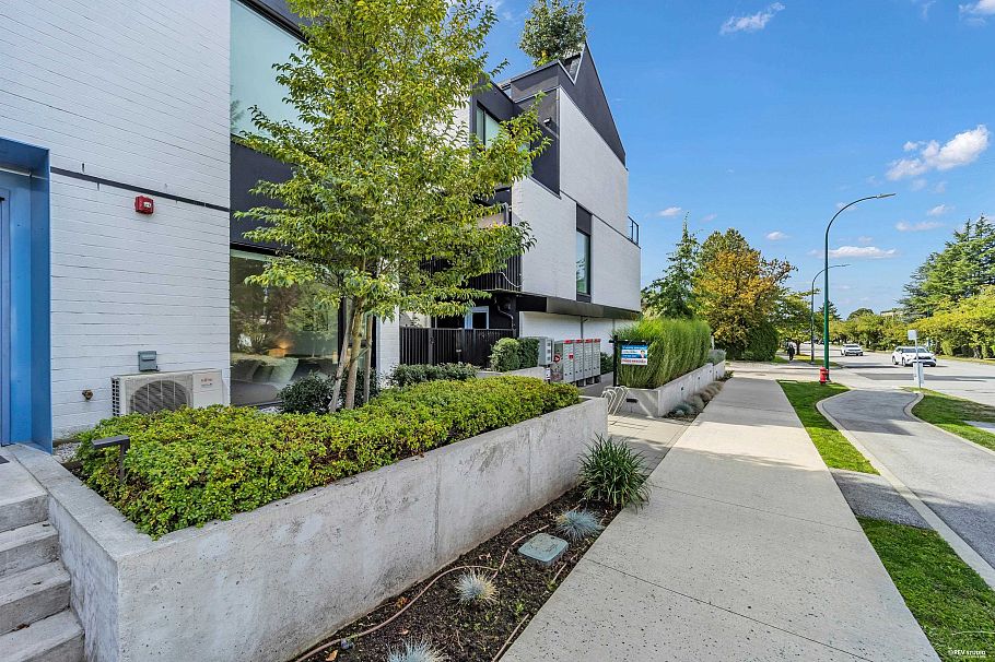 66 W King Edward Avenue Vancouver, BC - 31